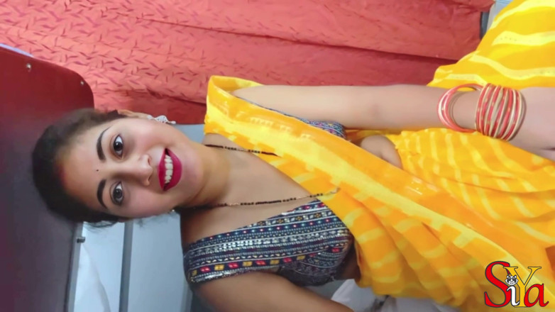 Vicky Siya: Медовый месяц индианки Siya Bhabhi в поезде со странным пассажиром