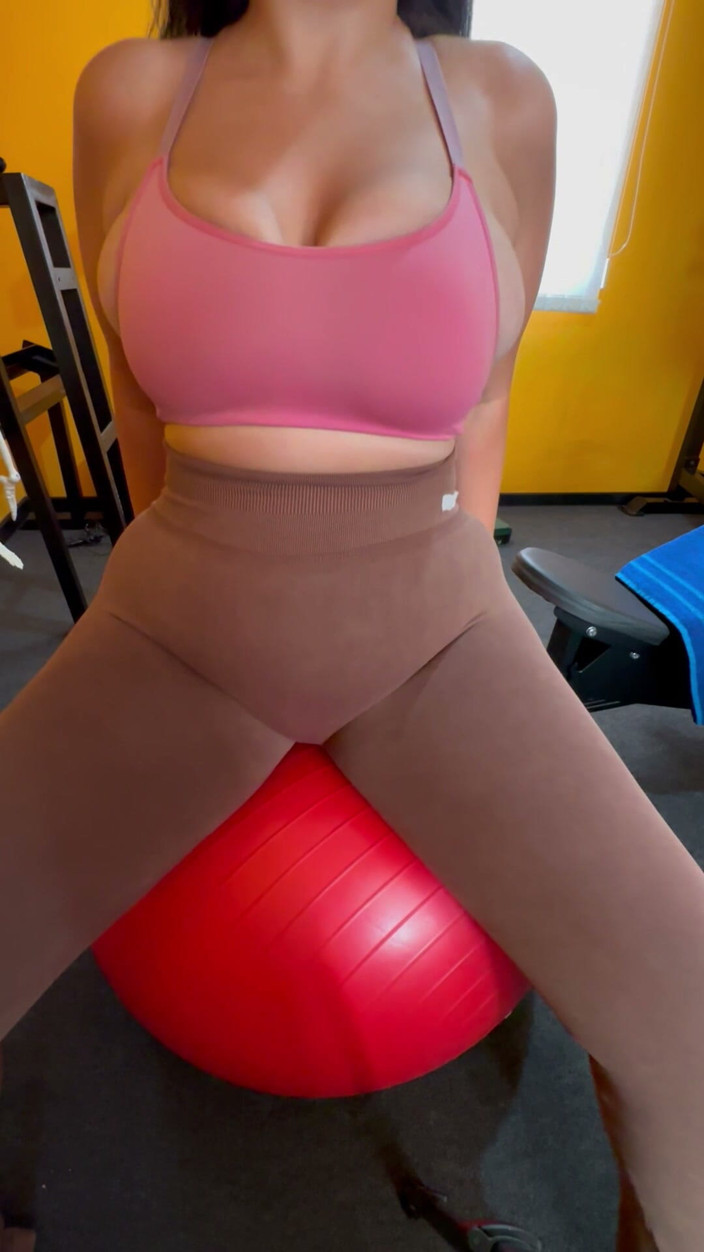 Young_strawberry: Tease You with My Big Natural Boobs to Come and...