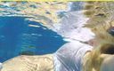 Wifey Does: Hete milf in nat shirt onderwater hotel zwembad