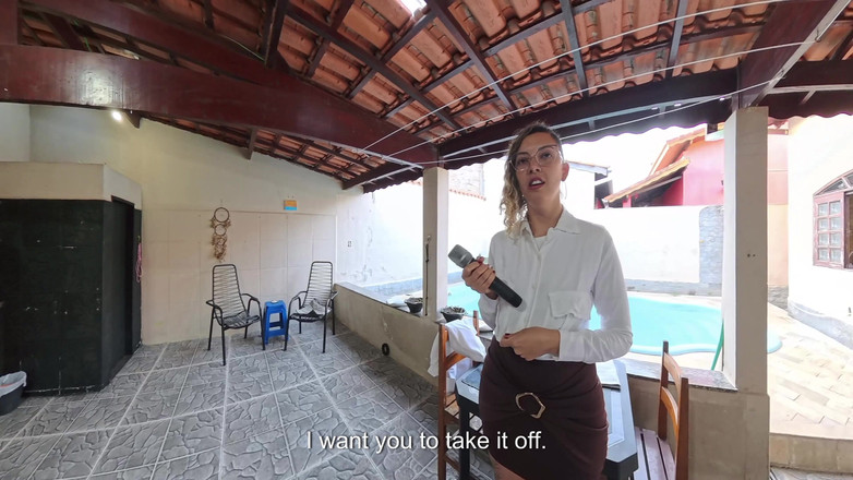 Victor SweetCoupleStories: Repórter se despe depois de ser pego invadindo uma casa.