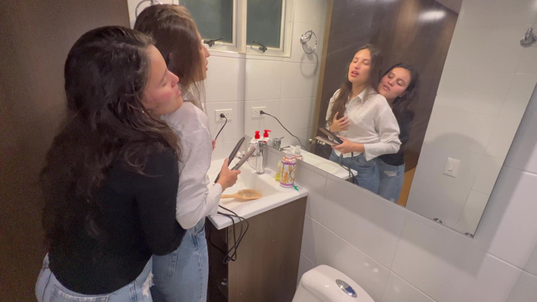 scarlettandc: Makyözüm beni ateşli şeyler yapmaya davet ediyor
