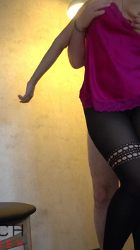 Glamoursecretaresse in vuile gebruikte panty gebruikt door de baas voor nog een cumshot in haar nylons - zakelijke teef