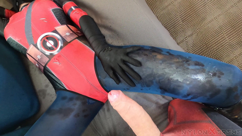 Nylon Xtreme: Pov Nora fox fetish si masturba le gambe