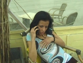 Flash Model Amateurs: HeiÃŸes kÃ1/4ken mit kleinen titten spricht am telefon