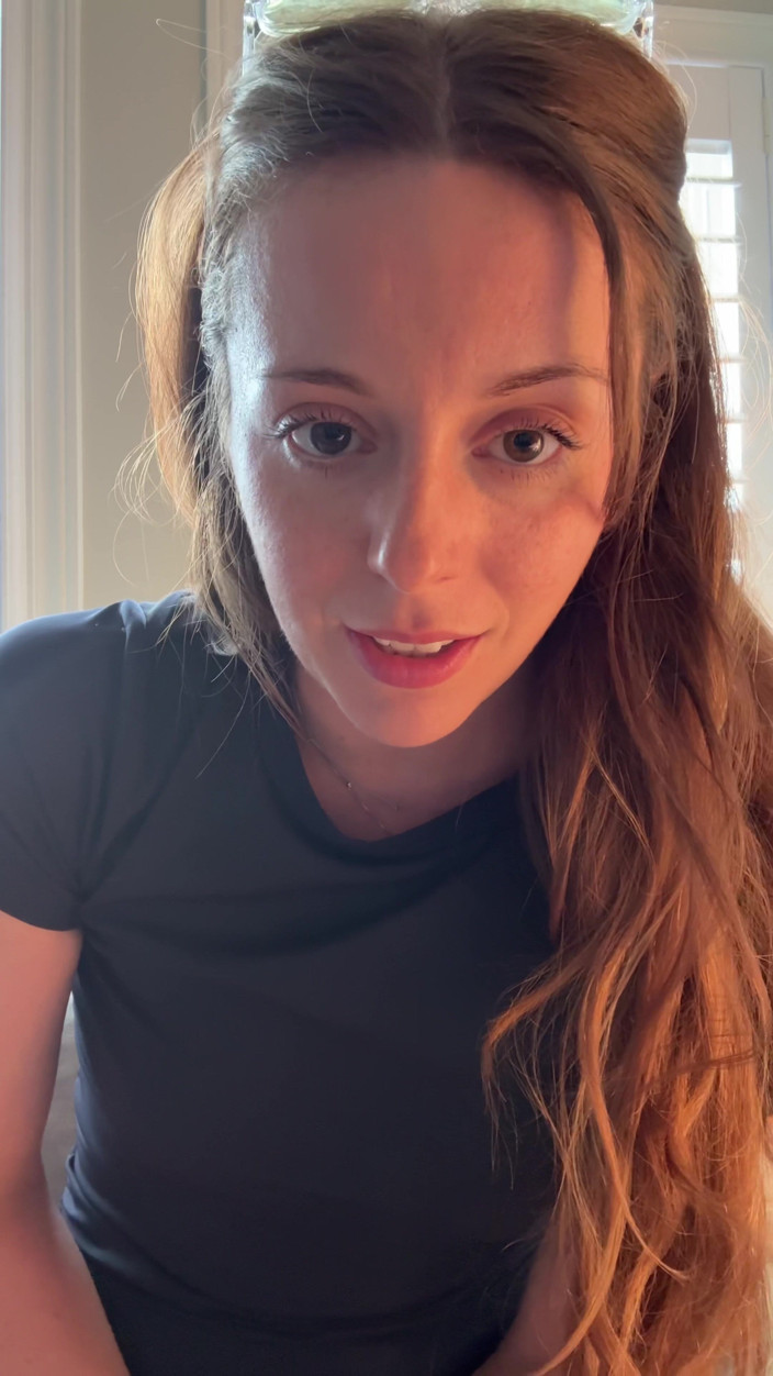 Nadia Foxx: Bellissima con gli occhiali ti dice come accarezzare!