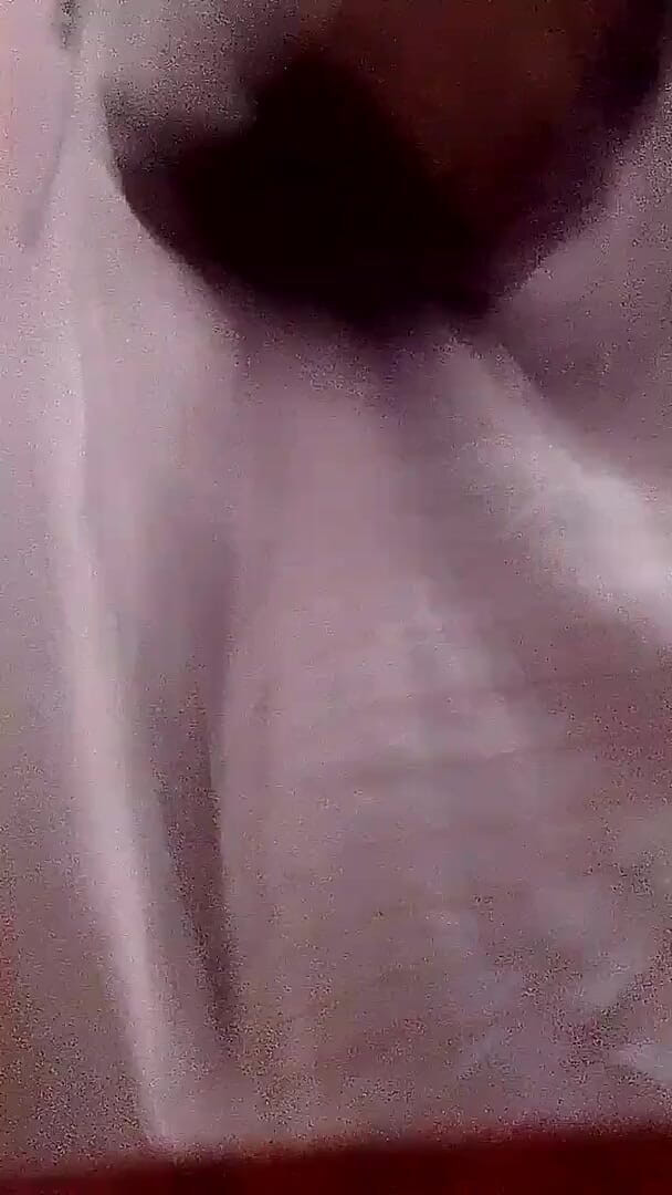 Ragazzo in mutande nere si mette la lozione (Traduzione di gennaio 294) Black Panty Boy Puts Lotion on (Janua294 Trans)