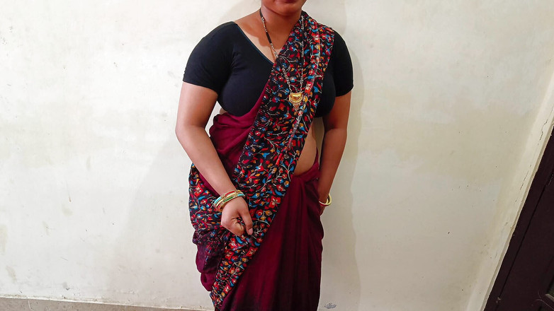 YOURAMRITA04: 新婚18歳のホットなインド人カップルの妻と夫の自家製後背位セックスをクリアなヒンディー語のオーディオと淫語で