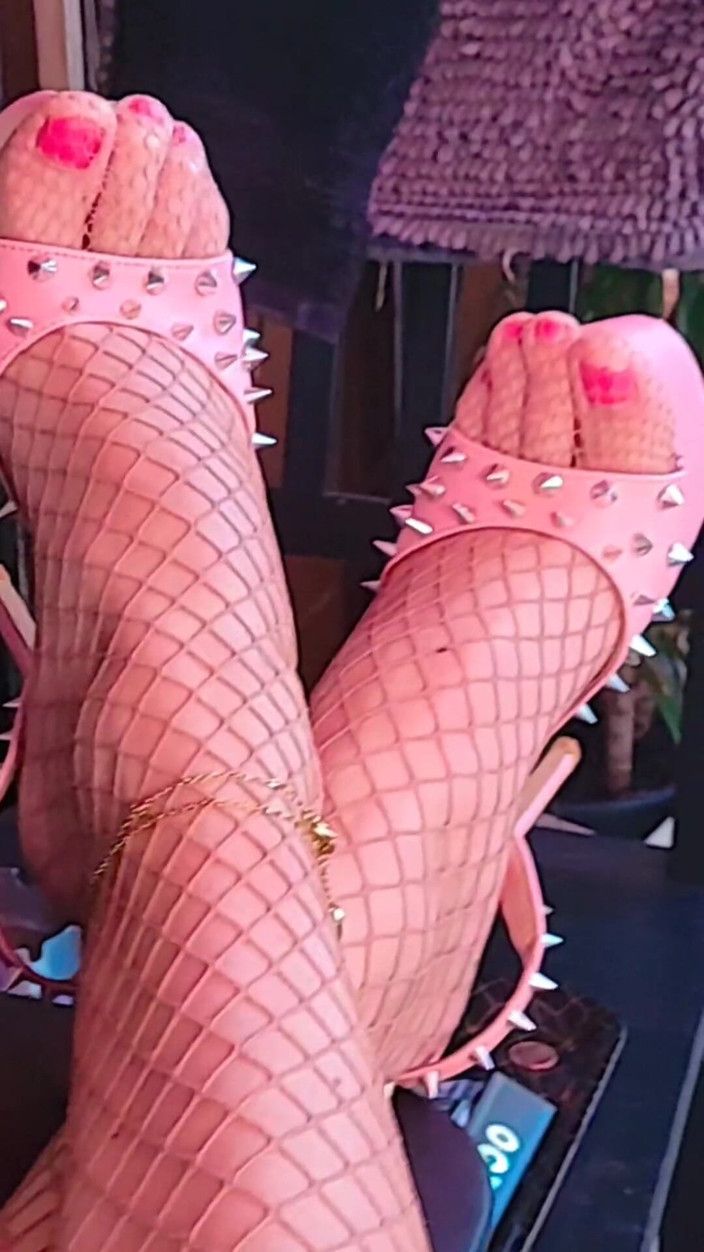 VaneSsa BiTCHx: Mitten in einer Hitzewelle, 24 Stunden mit einer transvestiten Hure. Vanessabitchx...