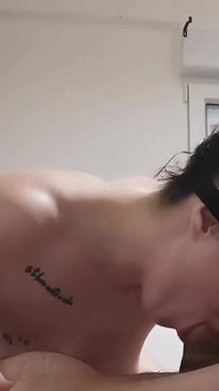 POV kouření amatérské sexy manželky domácí