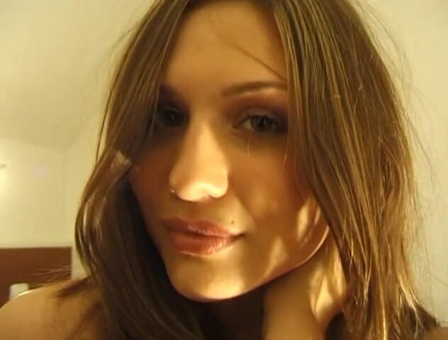 Flash Model Amateurs: Горячая юная крошка раздевается и показывает свое сексуальное тело