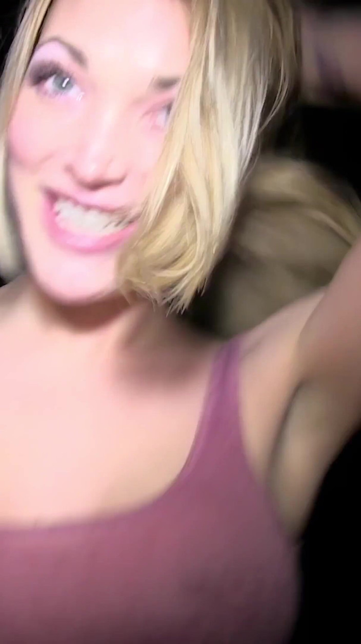 Killergram: La teen bionda fa dogging la troia con la sborra...