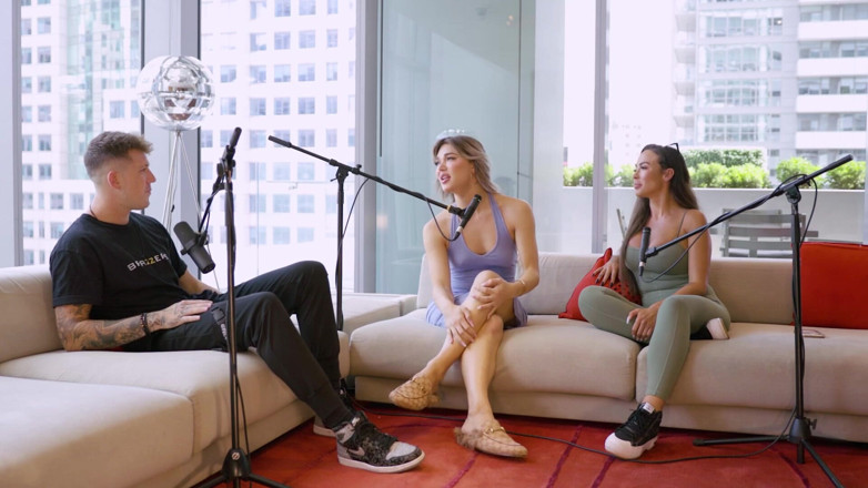 Pillow Talk: Emma Rose ล้างไข่ของเธอในห้องน้ํา!