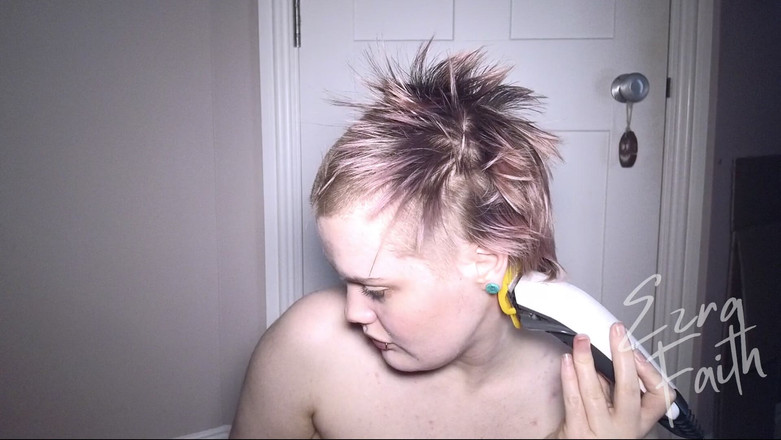 Ezra faith: Zeta Delta Bald: Sự ra đi của nữ sinh cạo lông -...