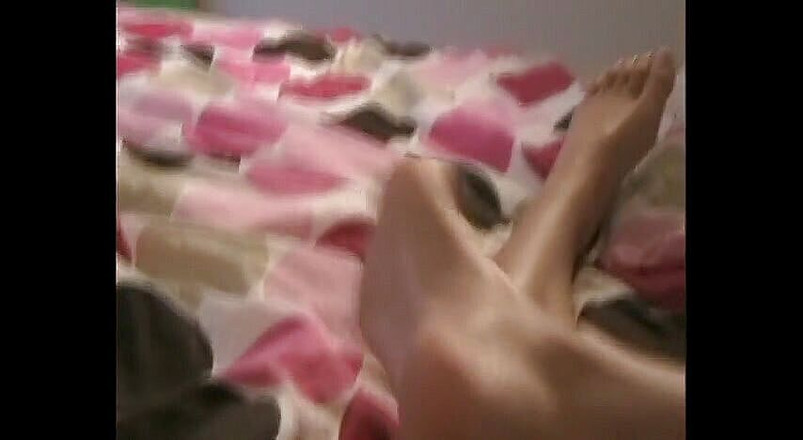 Foot Girls: Ukazuje nám své čerstvé nehty a chodidla