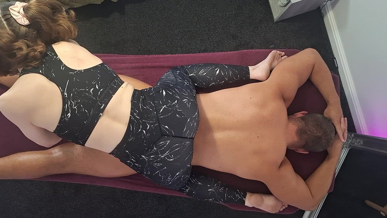 MassageRoomX: Массажистки работают мои ягодицы, а я работаем ее вид с птицами