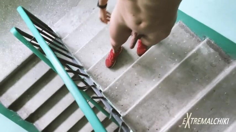Extremalchiki: College dorm stairs area wanking