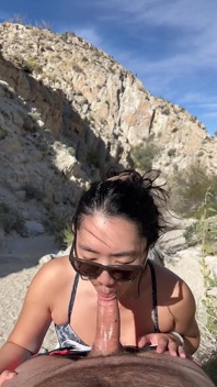 Boquete ao ar livre enquanto caminha no deserto - amador wmaf - porra na boca pública bj swallow