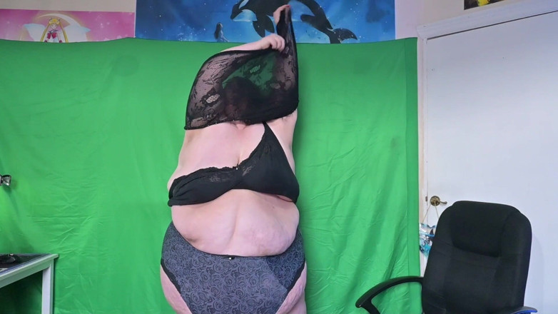 SSBBWLadyBrads: Kıyafetlerimi çıkararak soyunuyor