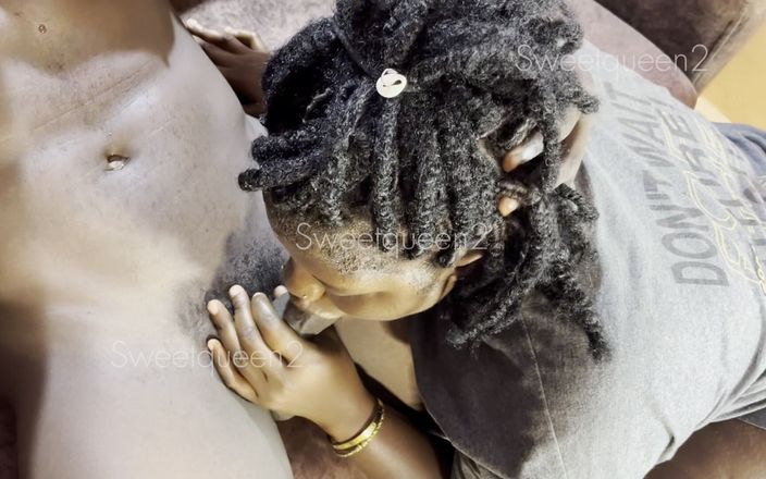 Sweetqueen2: 穿着黑色内衣的性感热黑人女神吃和被大黑屌干