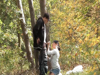 German Homemade: Štíhlá německá kočka s tmavými vlasy miluje jíst mrdku po...