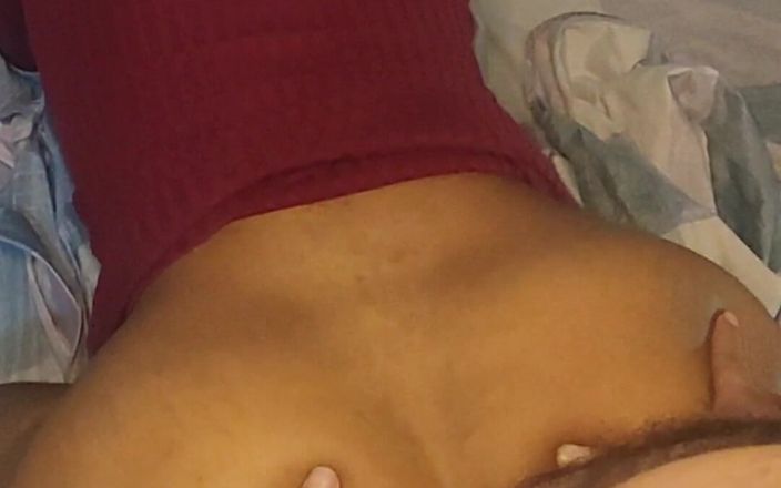 Brunnete Sofi: 小柄な男が巨根でアナルに犯される