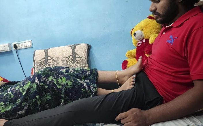 Vaigavarun Feet romance: अंटे फोड़ना