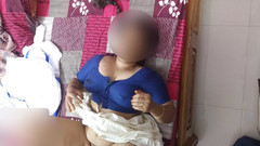Black & white desicat: नीले ब्लाउज स्तनों में देसी बौदी विसाका ने सख्त निचोड़ी और चूसी हुई चूसने वाली चूत में उँगली की और कुत्ते शैली में जोरदार चुदाई की
