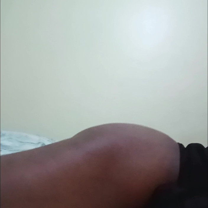 Briita: Humping På Sängen Med Morot I Min Fitta.