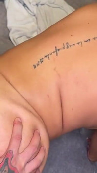 Prachtige Grote Brunette Rijdt En Zuigt De Lul Van Haar Cuckold-vriend Voordat Ze Naar De Sportschool Gaat