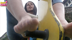 Foot Fetish HD: Petra si hraje v parku