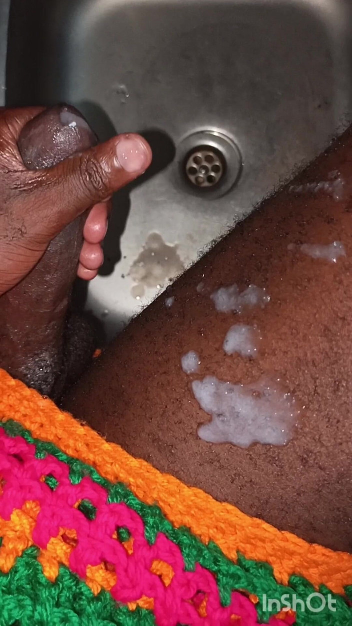 Moteroxz: Afrikalı biseksüeller mastürbasyon yapıyor ve büyük boşalma