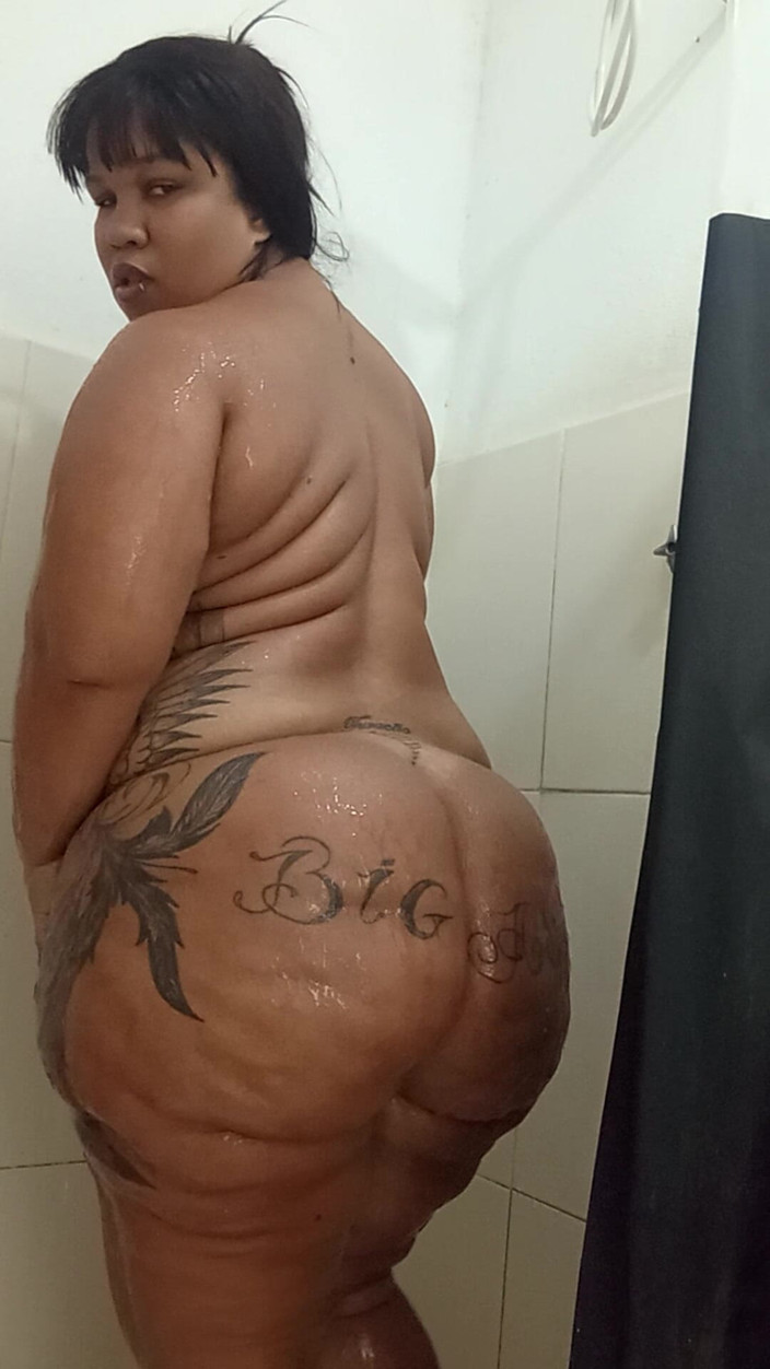 Suzyfuracao: เซ็กซี่ Carioca BBW อาบน้ําตอนเช้า