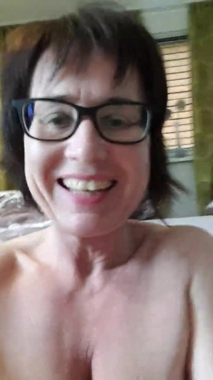 JulieEroticDress: Задание по стрехтингу половых губ для рабыни Julie