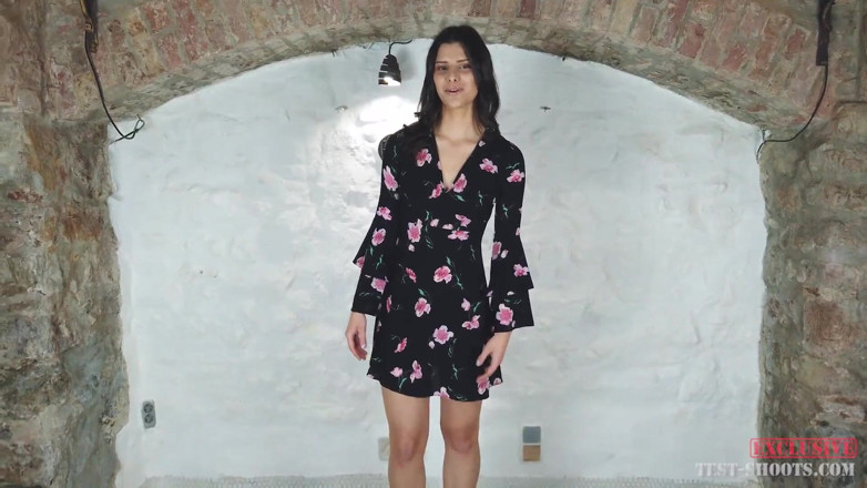 Test-Shoots: Video eksklusif dengan muka cantik remaja dara viola Kat dalam...