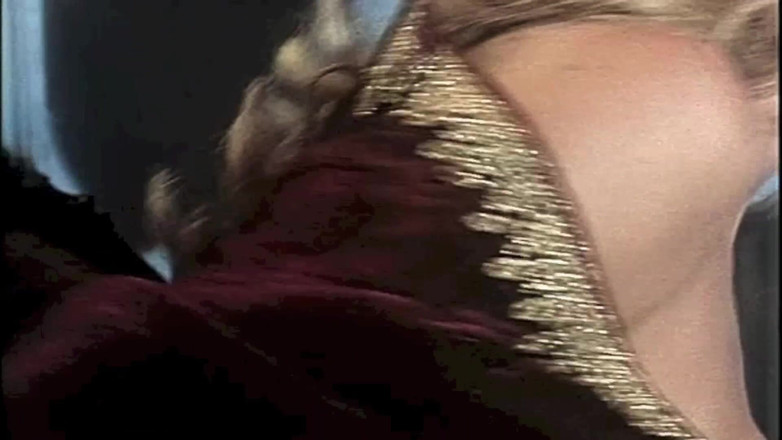 Inthe MILF room: Una Lady Del Xxvi Secolo Scopata a Pecora Davanti Al...