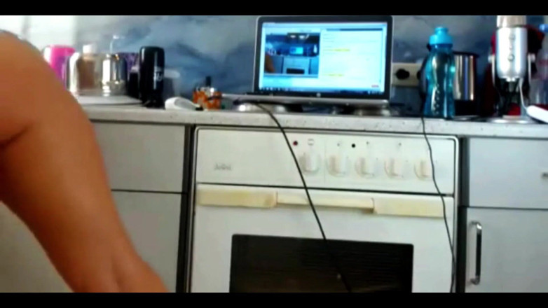 Sexydea: Drăguța Sexydea se cu degetul pe camera web în direct