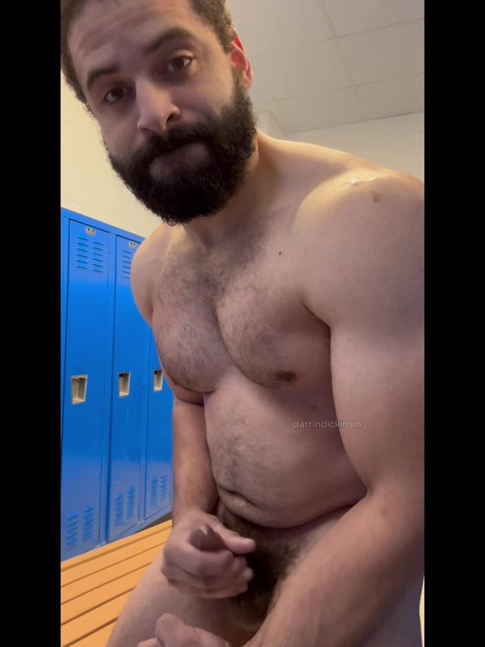 mascbeef95: Muscle Guy in Locker Room