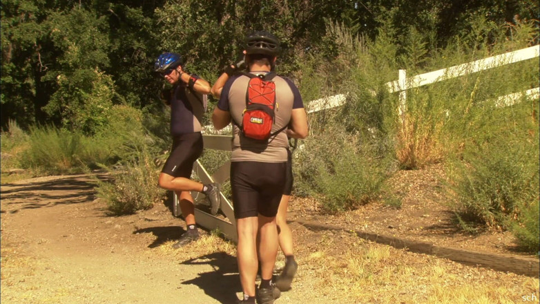 Hard raw sex: Futai în aer liber pentru gagica asiatică după cursa de bicicletă