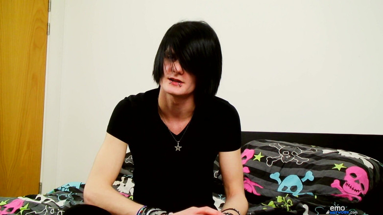 Homo Emo: Dutch Emo Boy Aiden Jacks His Tasty Dick!