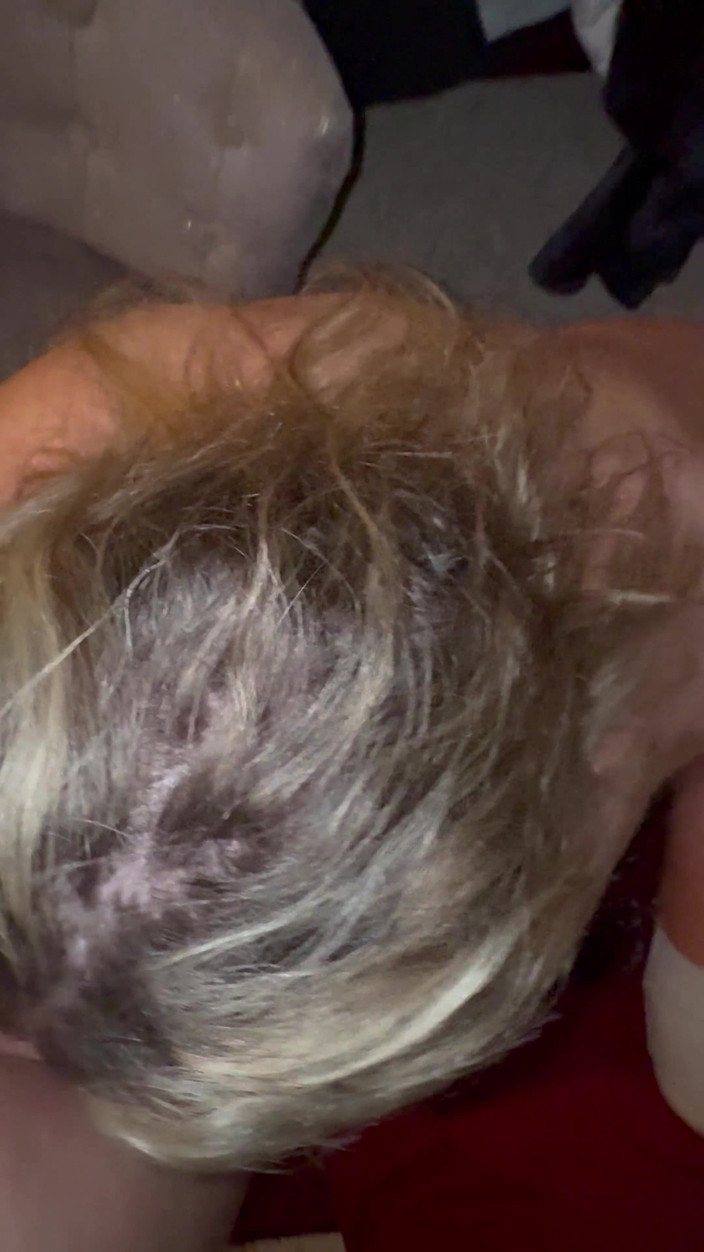 Bonewizzard69: Isteri menghisap zakar dan mempermasa pantatnya