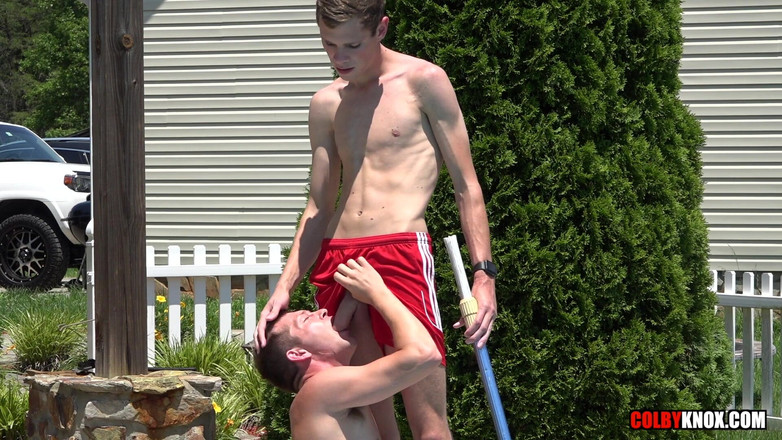 Colby Knox: Plavčík ve službě