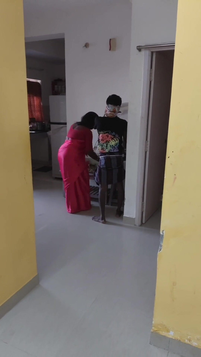 Thesana: Chico de reparación de fanáticos engaña a la esposa de...