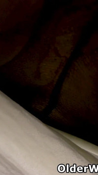 British MILF Lelani Spoils You with Her Gorgeous Body