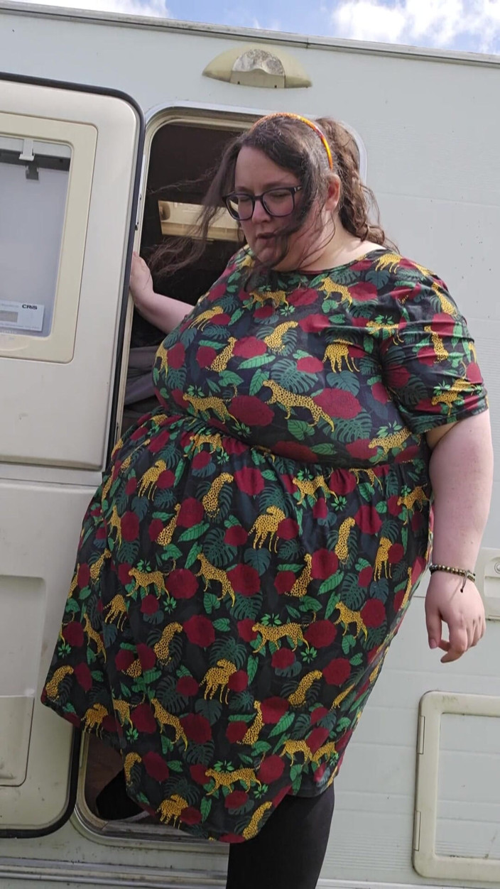 SSBBWLadyBrads: Culona señorabrads vs puerta de la caravana