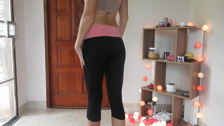 MissAnja_FH: Yoga, striptease e esguichando 3 vezes