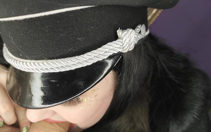 Princess18_: Pälsvakt sväljer hemlig agent