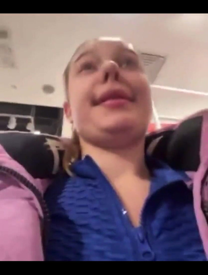 JuiceLussie: Masturbándose en el probador de cerca