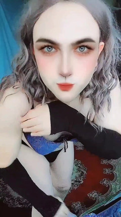 Kitty_Cross: 자신을 표현 : 크로스 드레스 키티의 매혹적인 댄스 동작
