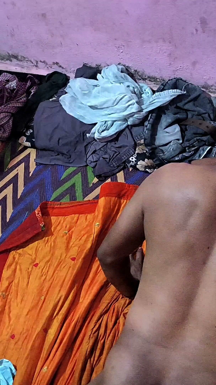 Kajalbhabhi87: वीर्य निकालना संकलन - एक साथ वीर्य निकालने देता है?