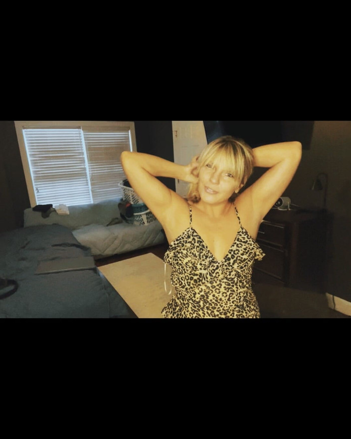 Whitneylane: La cita de Tinder es encogida para ser mis juguetes...